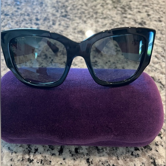 Accessories - Women’s Gucci sunglasses